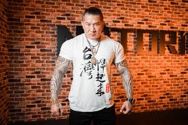 馆长在精神分裂之前的图片